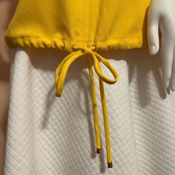 NWT Trina Turk Zipper V Neck Sleeveless Blouse - Picture 5 of 16